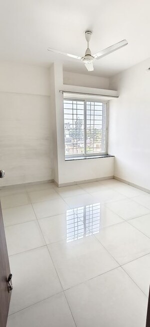 Bedroom in 2 BHK Apartment at Kamgar Putala Vasahat – for Rent