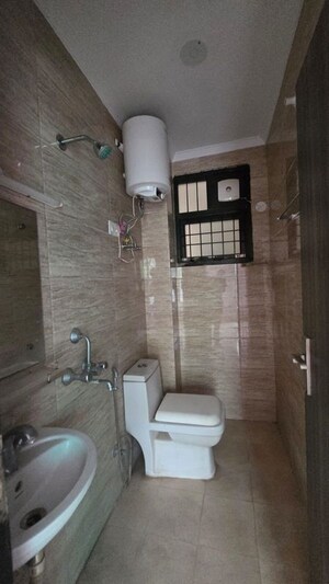 Bathroom in 2 BHK Builder Floor at Sector 40 – for Rent