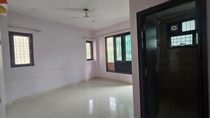 Room in 2 BHK Builder Floor at Sector 40 – for Rent