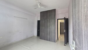 Room in 2 BHK Builder Floor at Sector 40 – for Rent