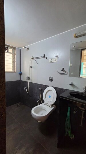 Team Area in 3 BHK Apartment at Vile Parle West – for Rent