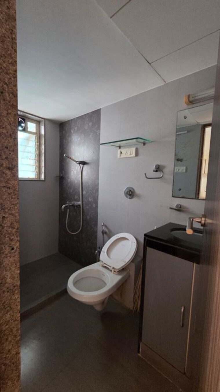 Bathroom, vile parle west 3 Bedroom 1150 Sq.Ft. Apartment In Vile Parle West Mumbai 10352995
