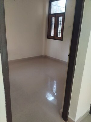 Room in 2 BHK Builder Floor at Delta I Greater Noida – for Rent
