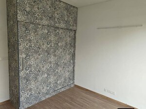 Room in 1 BHK Apartment at DLF Cyber Park, Sector 20 – for Rent