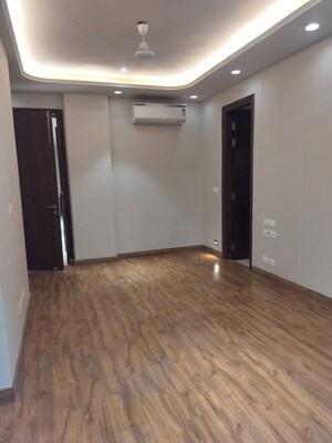 Room in 1.5 BHK Apartment at DLF Cyber Park, Sector 20 – for Rent