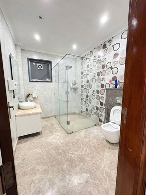 Bathroom in 1.5 BHK Apartment at DLF Cyber Park, Sector 20 – for Rent