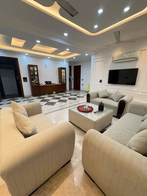 Team Area in 1.5 BHK Apartment at DLF Cyber Park, Sector 20 – for Rent
