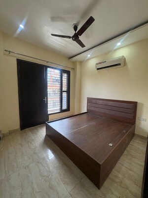 Room in 2 BHK Builder Floor at Sector 40 – for Rent