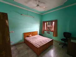 1 BHK + Pooja Room Independent House For Rent in Sector 17