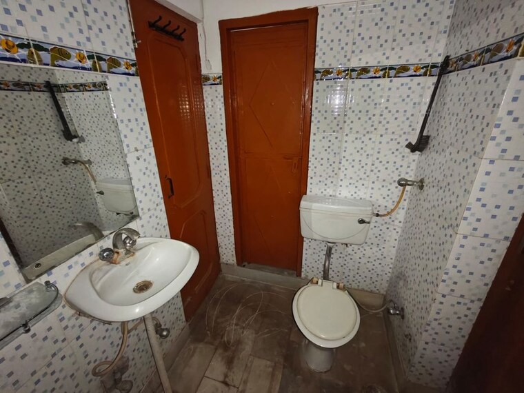 Bathroom, sector 17 1 Bedroom 1200 Sq.Ft. Independent House In Sector 17 Panchkula 10210981