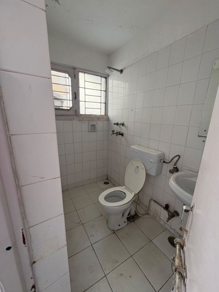 Bathroom, panchkula urban estate 2 Bedroom 1450 Sq.Ft. Independent House In Panchkula Urban Estate Panchkula 10238126