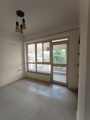Room in 3 BHK Apartment at Emerald Green, Sector 52 – for Rent