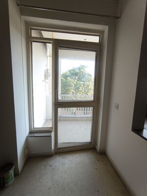 Room in 3 BHK Apartment at Emerald Green, Sector 52 – for Rent