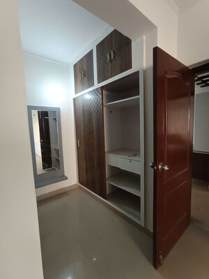 Room in 3 BHK Apartment at Emerald Green, Sector 52 – for Rent