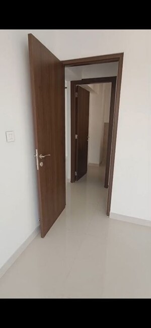 Room in 2 BHK Apartment at Sunteck City Avenue 1, Goregaon West – for Sale