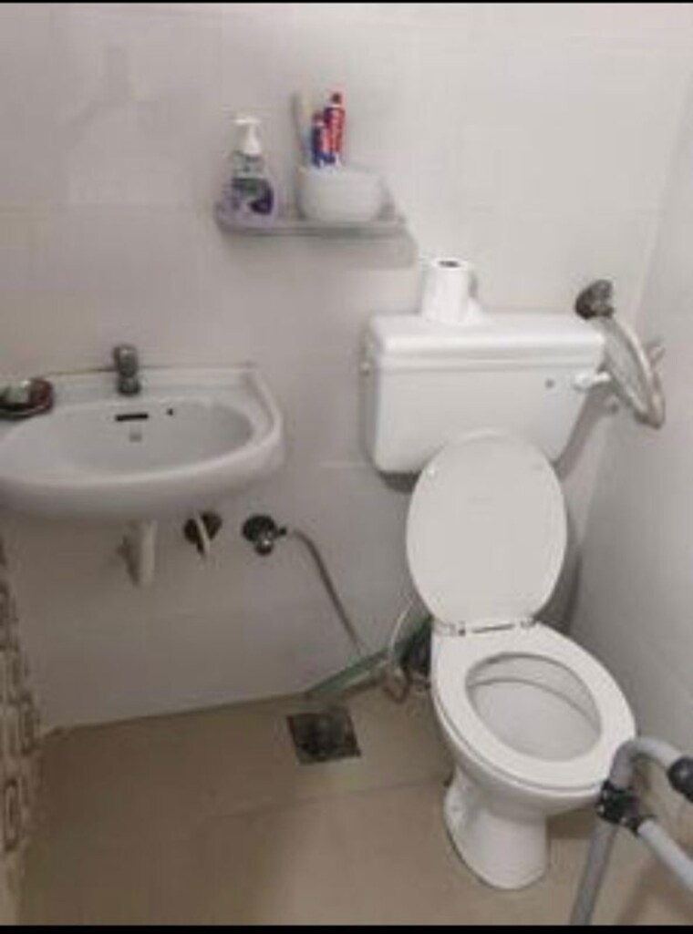 Bathroom, thaltej 3 Bedroom 1500 Sq.Ft. Apartment In Thaltej Ahmedabad 10353011