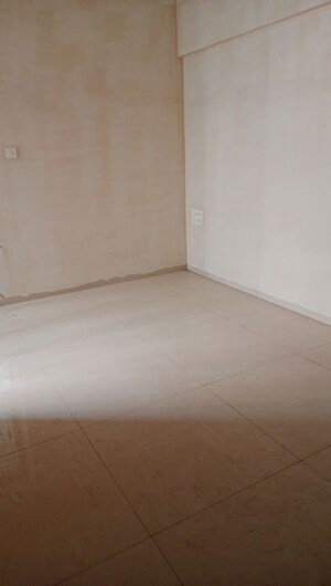 Room in 3 BHK Apartment at Patil Nagar – for Rent