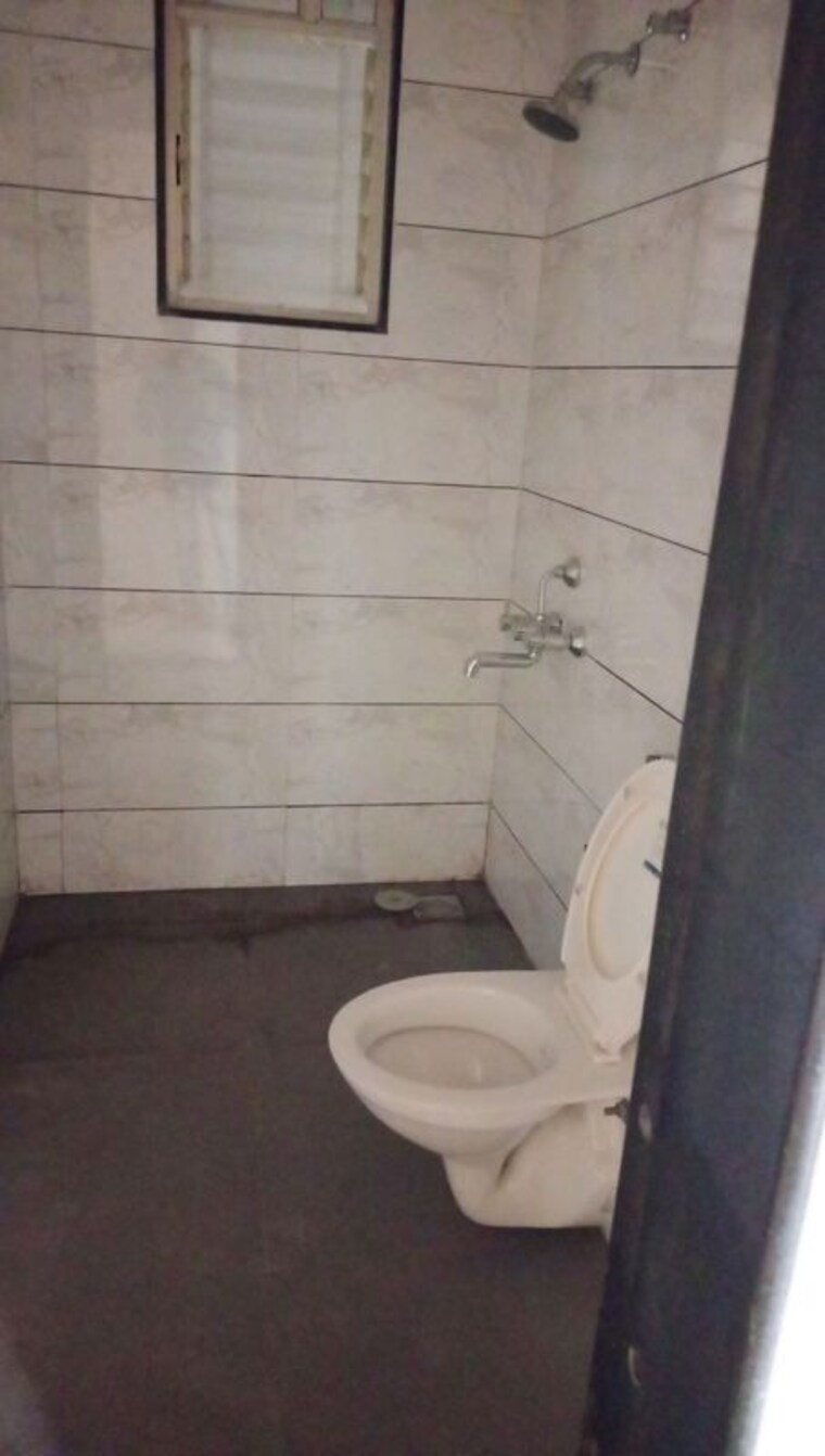 Bathroom, patil nagar 3 Bedroom 1050 Sq.Ft. Apartment In Patil Nagar Pune 10353120