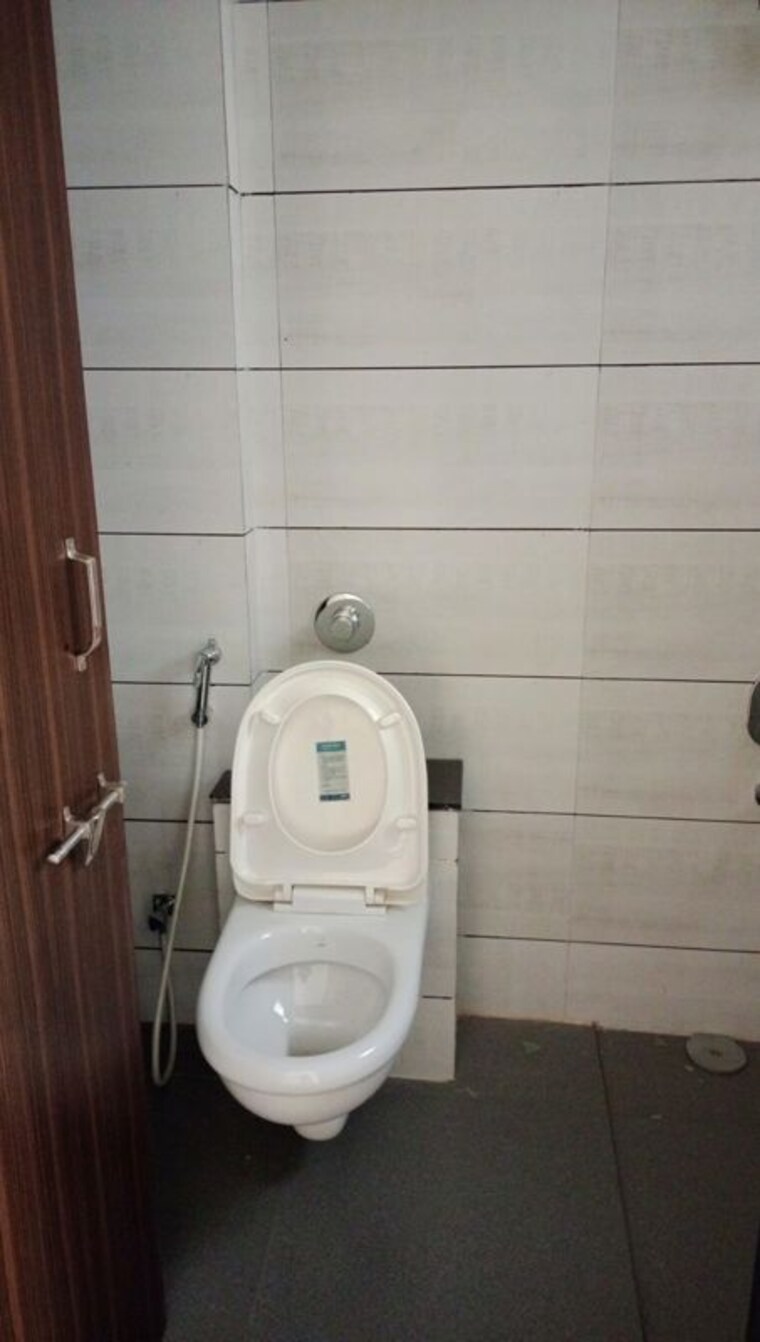 Bathroom, patil nagar 3 Bedroom 1050 Sq.Ft. Apartment In Patil Nagar Pune 10353120