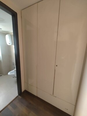 Building Lobby in 3 BHK Builder Floor at Sector 57 – for Rent