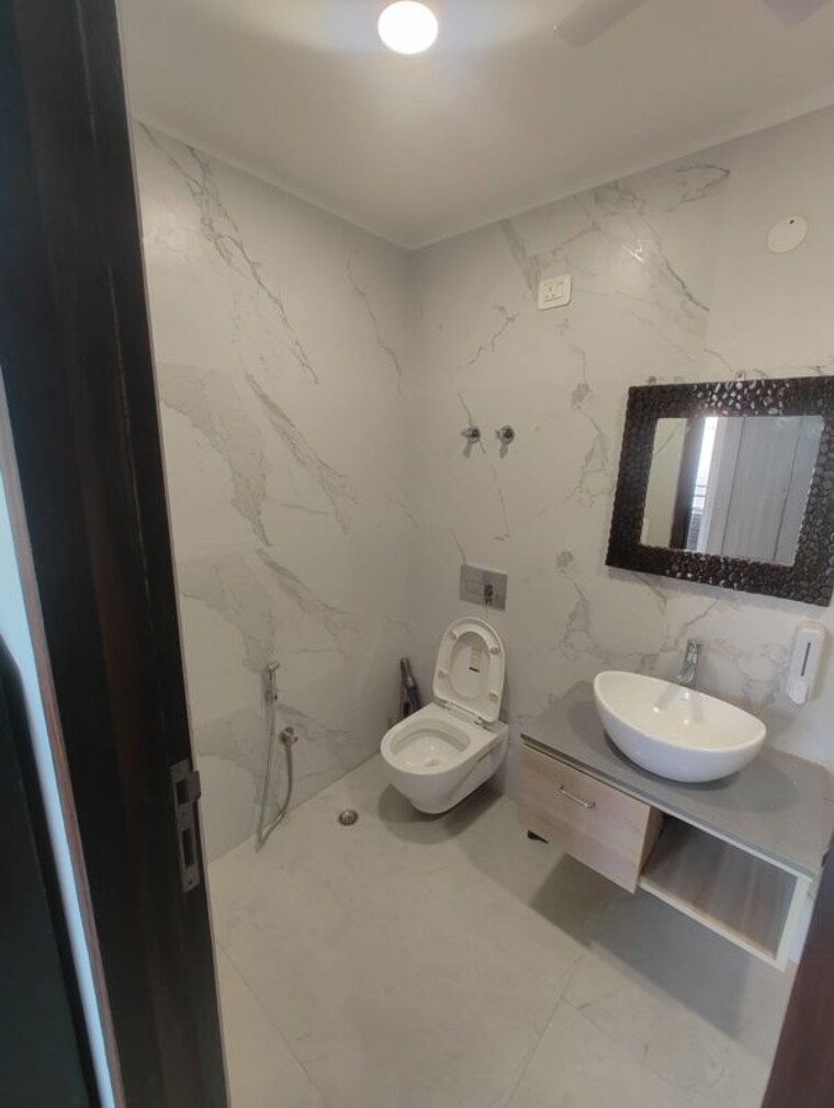 Bathroom, sector 57 3 Bedroom 2000 Sq.Ft. Builder Floor In Sector 57 Gurgaon 10353113