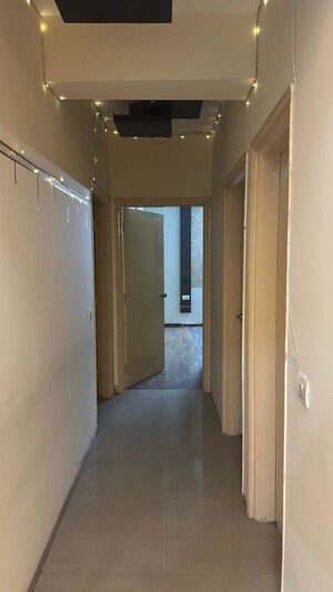 Building Lobby in 3 BHK Builder Floor at Sector 57 – for Rent