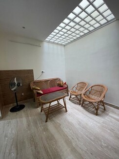 1 BHK + Pooja Room Independent House For Rent in Sector 17