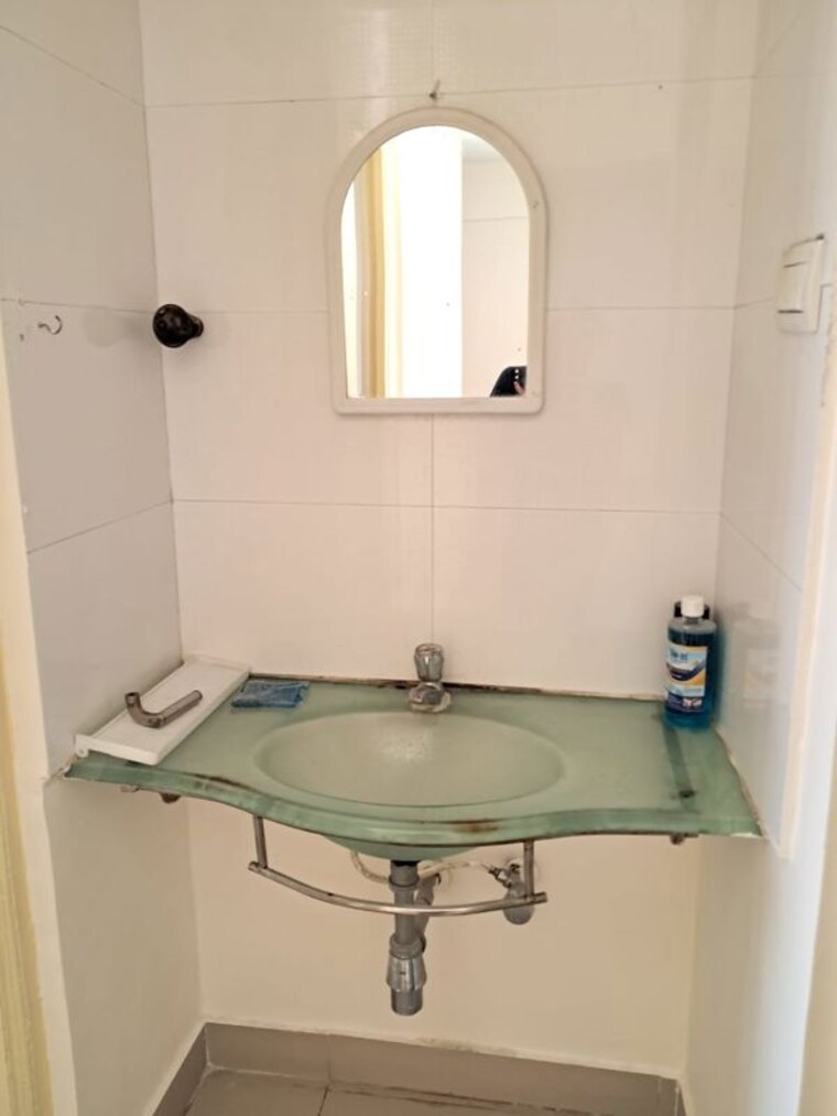 Bathroom, kamgar putala vasahat 2 Bedroom 750 Sq.Ft. Apartment In Kamgar Putala Vasahat Pune 10353133