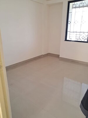 Room in 2 BHK Apartment at Kamgar Putala Vasahat – for Rent