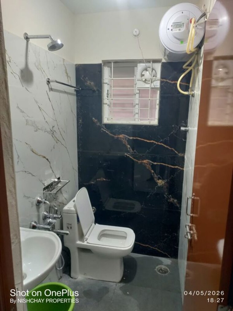 Bathroom, hrbr layout 3 Bedroom 1300 Sq.Ft. Builder Floor In Hrbr Layout Bangalore 10353148