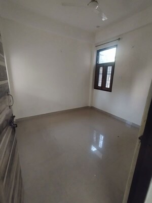 Room in 2 BHK Builder Floor at Beta Ii Greater Noida – for Rent