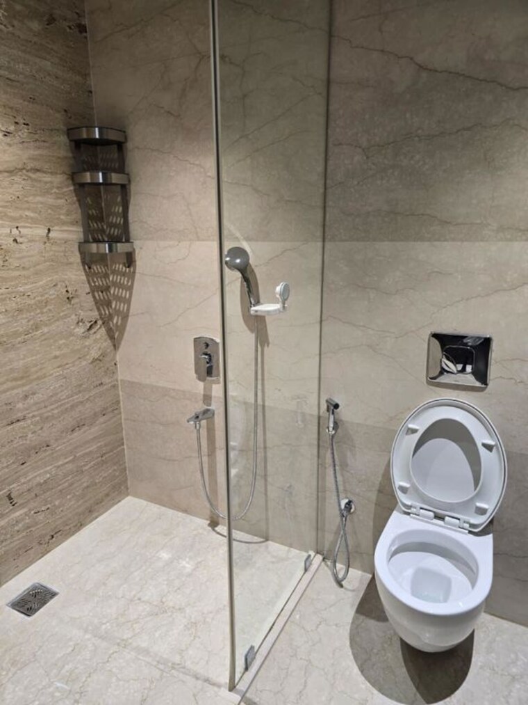 Bathroom, omkar-1973 3 Bedroom 1990 Sq.Ft. Apartment In Worli Mumbai 10352940