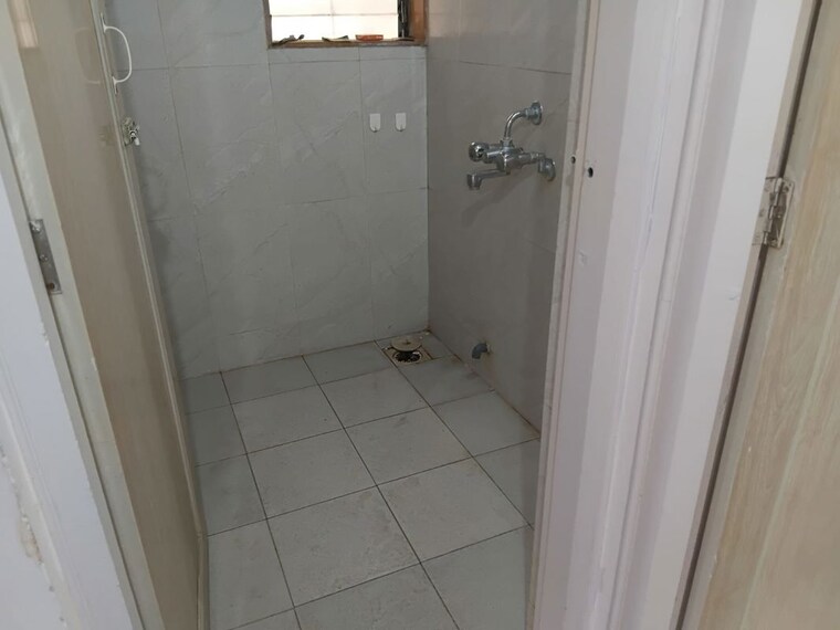 Bathroom, raunak-unnathi-woods 1 Bedroom 370 Sq.Ft. Apartment In Ghodbunder Road Thane 10353226