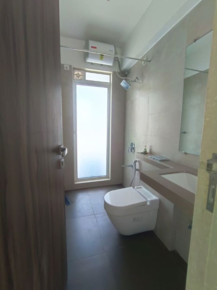Bathroom, romell-umiya-grandeur 3 Bedroom 950 Sq.Ft. Apartment In Goregaon East Mumbai 10353280