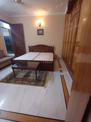 Bedroom in 3 BHK Apartment at Zamrudpur – for Rent