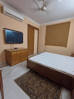 Bedroom in 3 BHK Apartment at Zamrudpur – for Rent