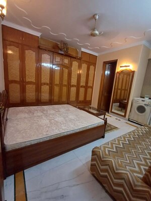 Bedroom in 3 BHK Apartment at Zamrudpur – for Rent