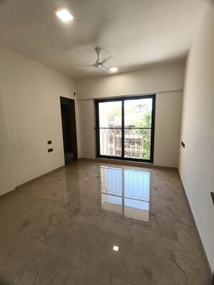Room in 3 BHK Apartment at Bharat Primavistas, Vile Parle West – for Rent