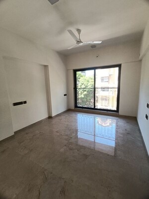 Room in 3 BHK Apartment at Bharat Primavistas, Vile Parle West – for Rent