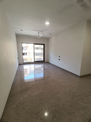 Room in 3 BHK Apartment at Bharat Primavistas, Vile Parle West – for Rent