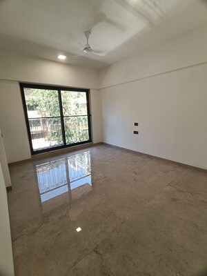 Room in 3 BHK Apartment at Bharat Primavistas, Vile Parle West – for Rent