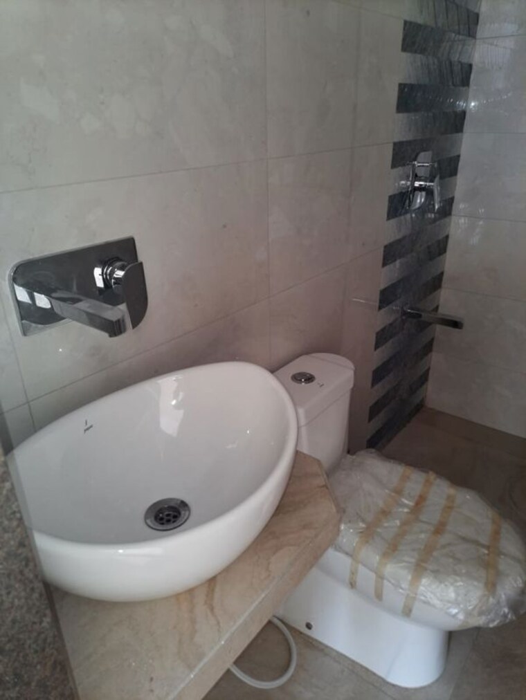 Bathroom, subhash nagar 1 Bedroom 425 Sq.Ft. Apartment In Subhash Nagar Thane 10353364