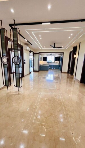 Room in 3.5 BHK Apartment at DLF Cyber Park, Sector 20 – for Rent