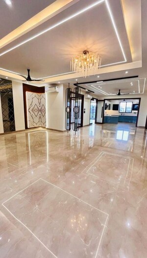 Room in 3.5 BHK Apartment at DLF Cyber Park, Sector 20 – for Rent