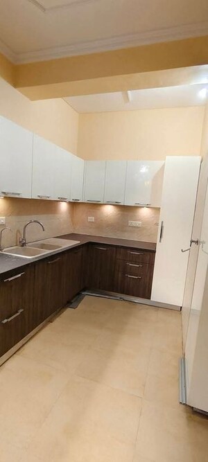 Kitchen in 4 BHK Apartment at DLF Cyber Park, Sector 20 – for Rent