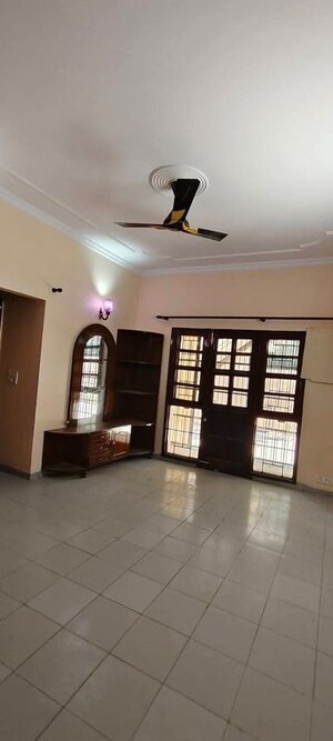 Living Room in 4 BHK Apartment at DLF Cyber Park, Sector 20 – for Rent