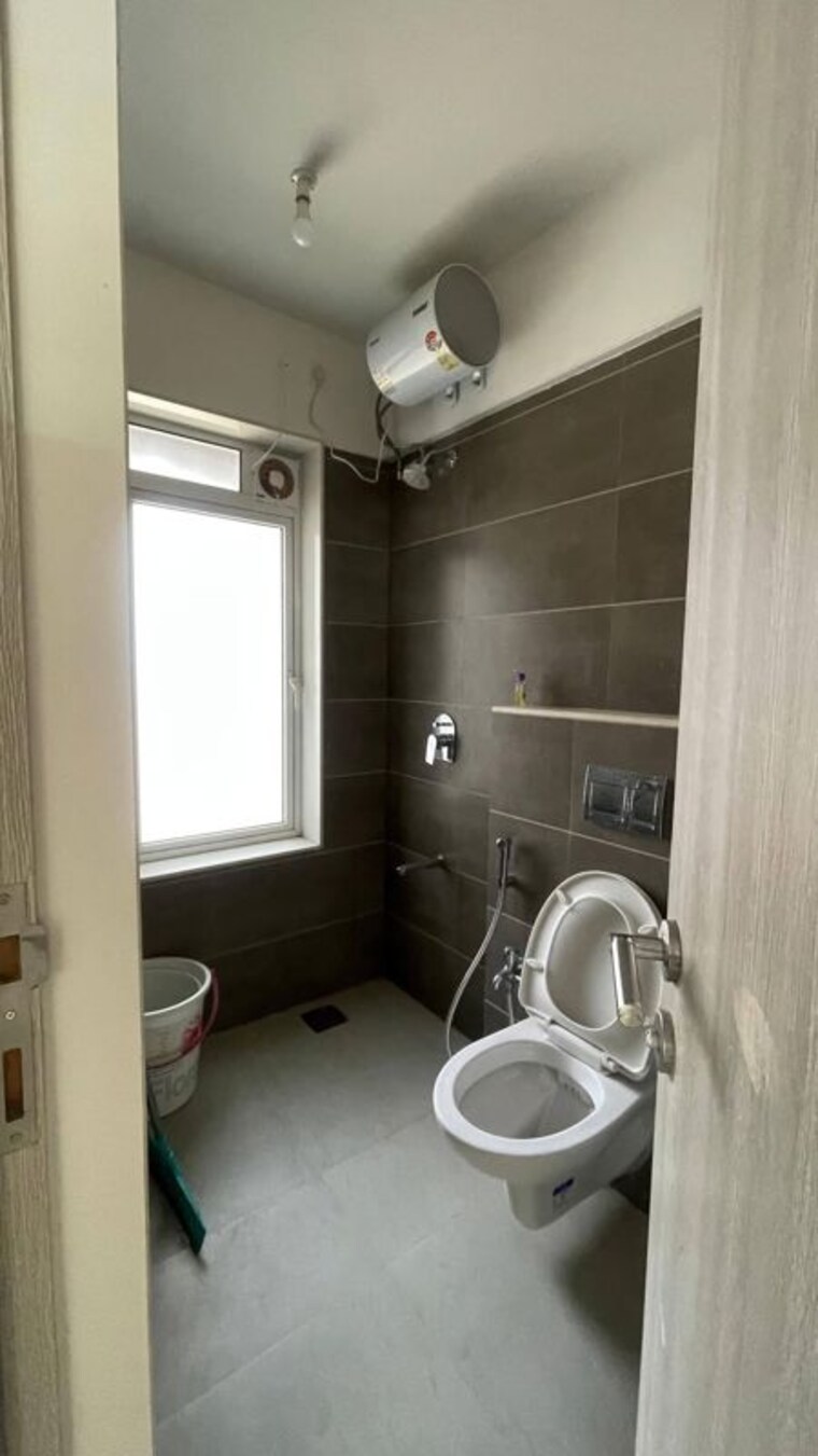 Bathroom, ekta-heights-khar-west 2 Bedroom 800 Sq.Ft. Apartment In Khar West Mumbai 10353419