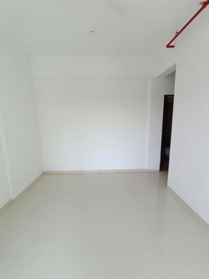 Room in 2 BHK Apartment at Runwal The Central Park, Chinchwad – for Rent