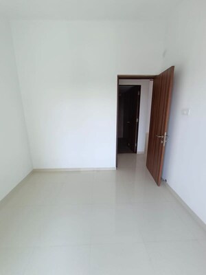 Room in 2 BHK Apartment at Runwal The Central Park, Chinchwad – for Rent