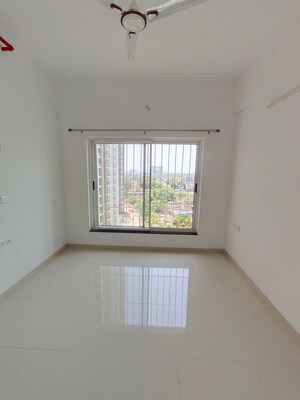 Room in 2 BHK Apartment at Runwal The Central Park, Chinchwad – for Rent